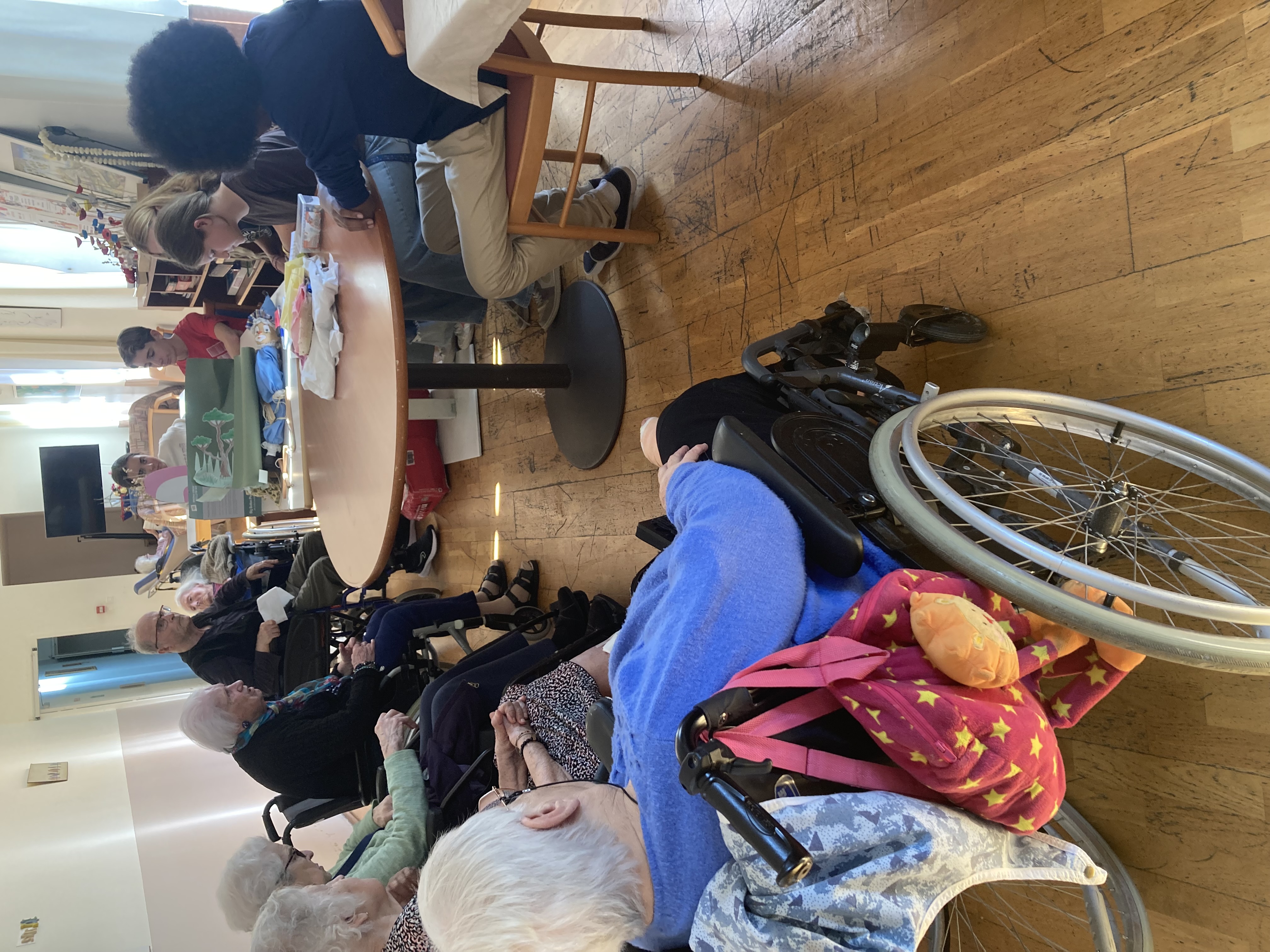 Les collégiens s’investissent auprès de leurs aînés